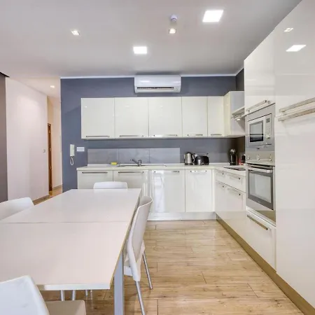 Spacious 3br With Balcony In Msida By 360 Estates Apartman *