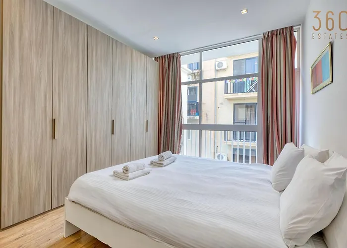 Spacious 3br With Balcony In Msida By 360 Estates Apartment *